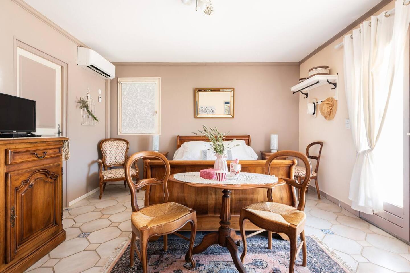 Chambre Et Table D'Hotes Villa Pomponette Nans les Pins Bagian luar foto